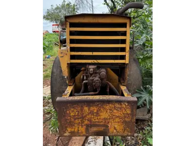 LOTE 018 - ROLO COMPACTADOR MULLER