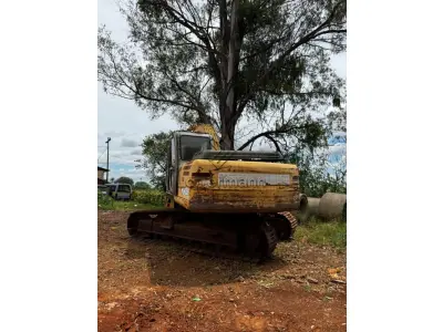 LOTE 020 - ESCAVADEIRA/NEW HOLLAND E175