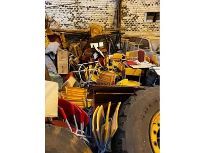 LOTE 023 - SUCATAS DE MÓVEIS EM GERAL