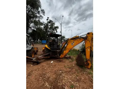 LOTE 017 - RETROESCAVADEIRA RANDON RK406B