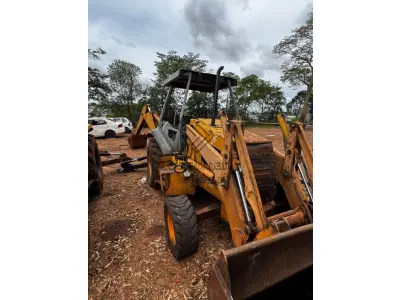 LOTE 021 - RETROESCAVADEIRA/CASE 580L