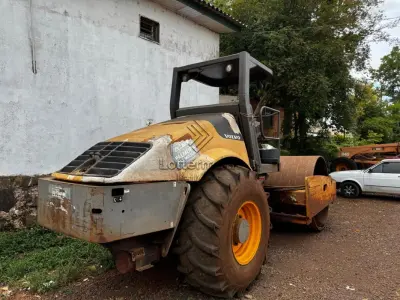 LOTE 022 - ROLO COMPACTADOR VOLVO SD 105F 5801