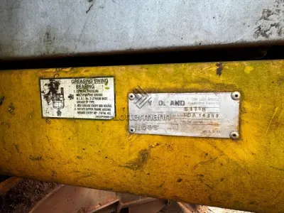 LOTE 020 - ESCAVADEIRA/NEW HOLLAND E175