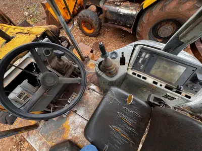 LOTE 021 - RETROESCAVADEIRA/CASE 580L